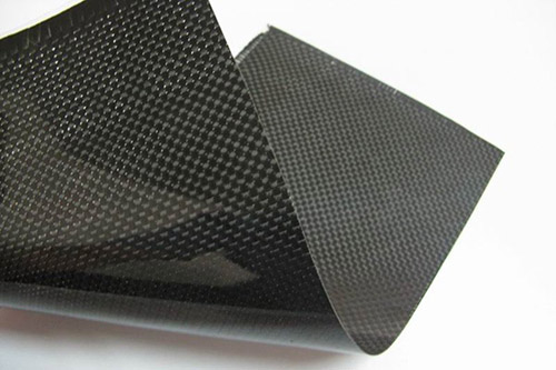 碳纤维板是不是塑料做的?